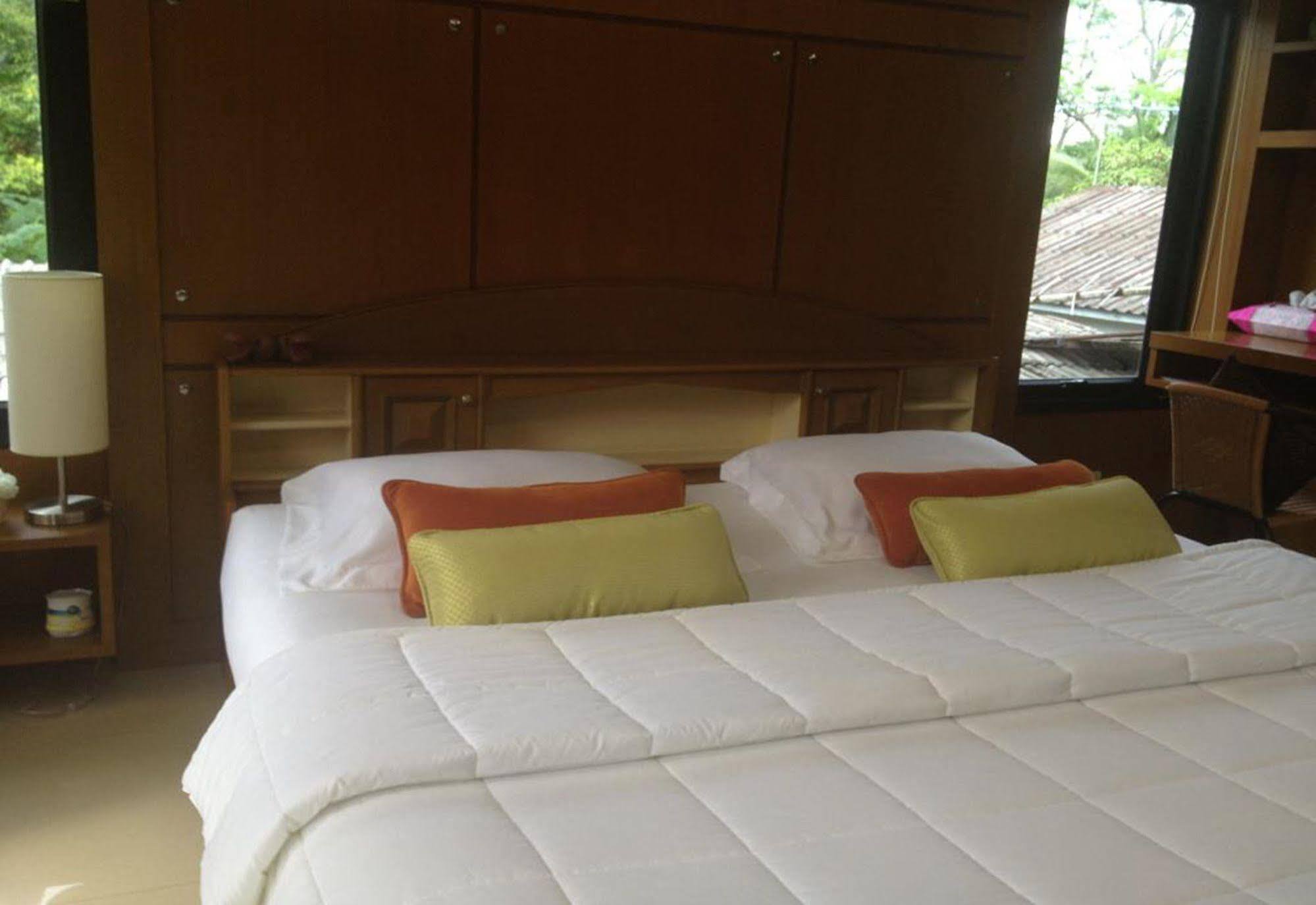 Ruankeaw Homestay Nai Harn ภายนอก รูปภาพ